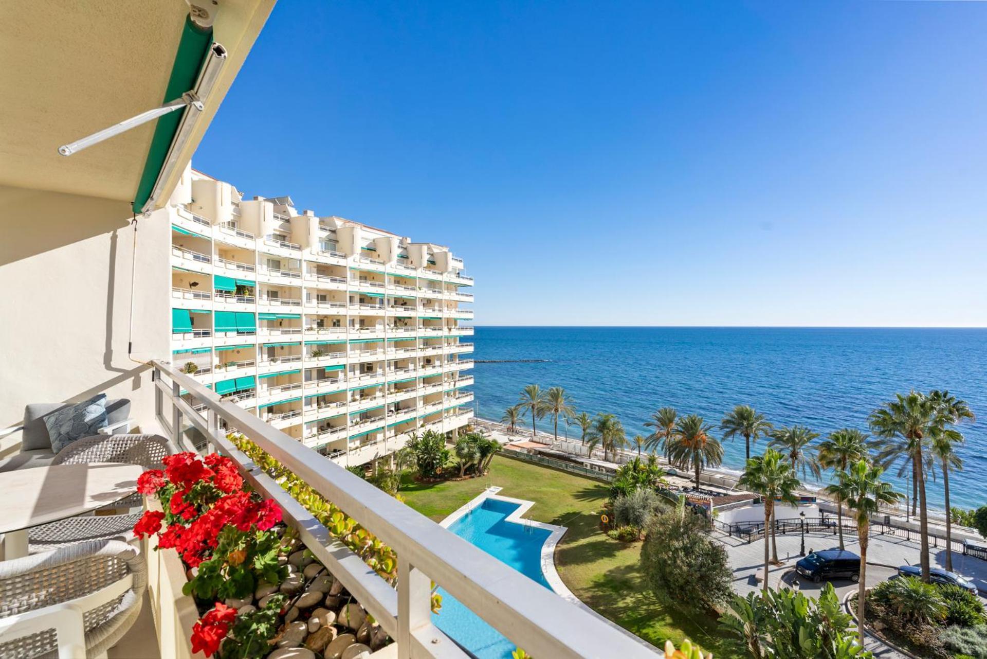 Beach Front Apartment With Pool マルベーリャ エクステリア 写真