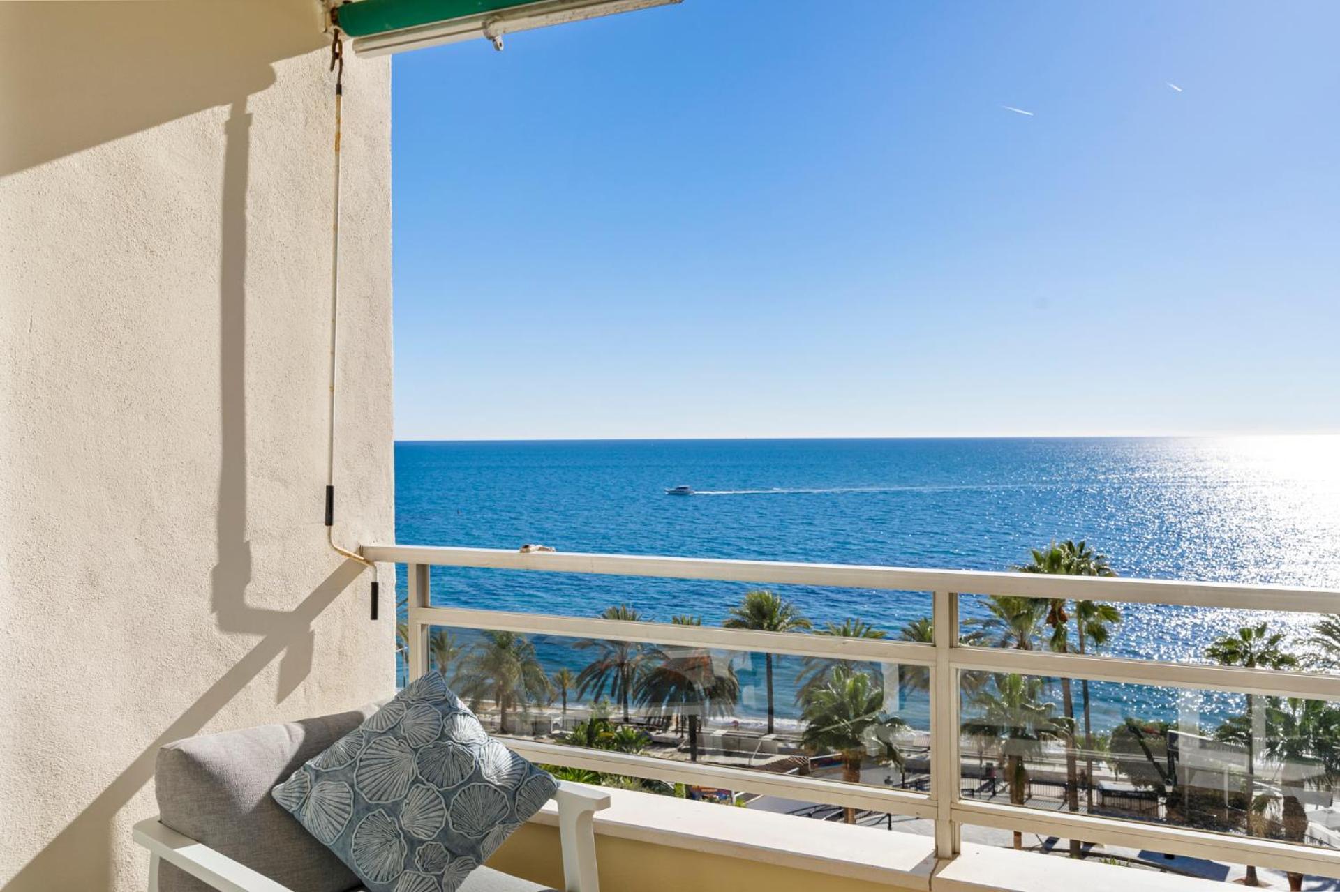 Beach Front Apartment With Pool マルベーリャ エクステリア 写真