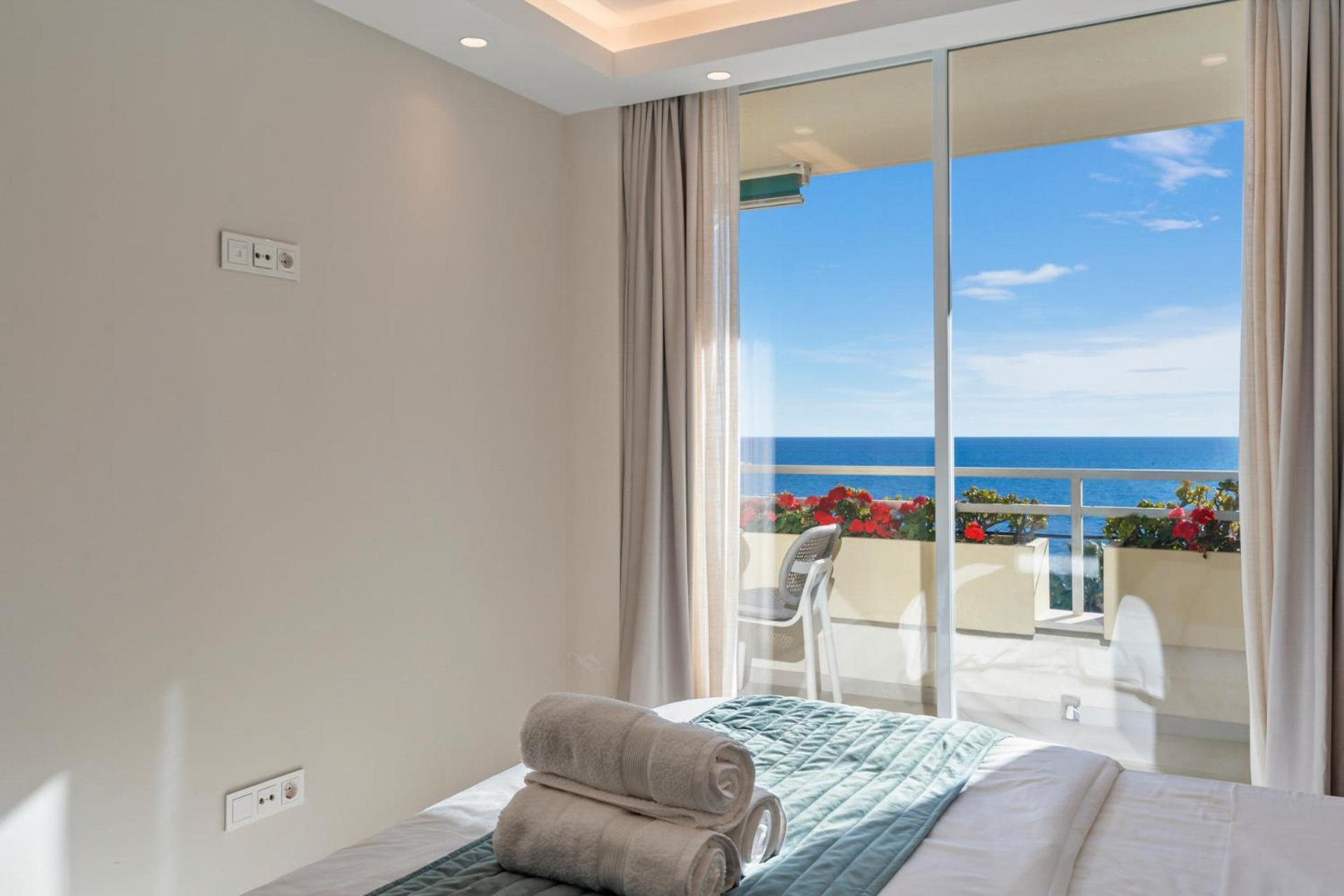Beach Front Apartment With Pool マルベーリャ エクステリア 写真