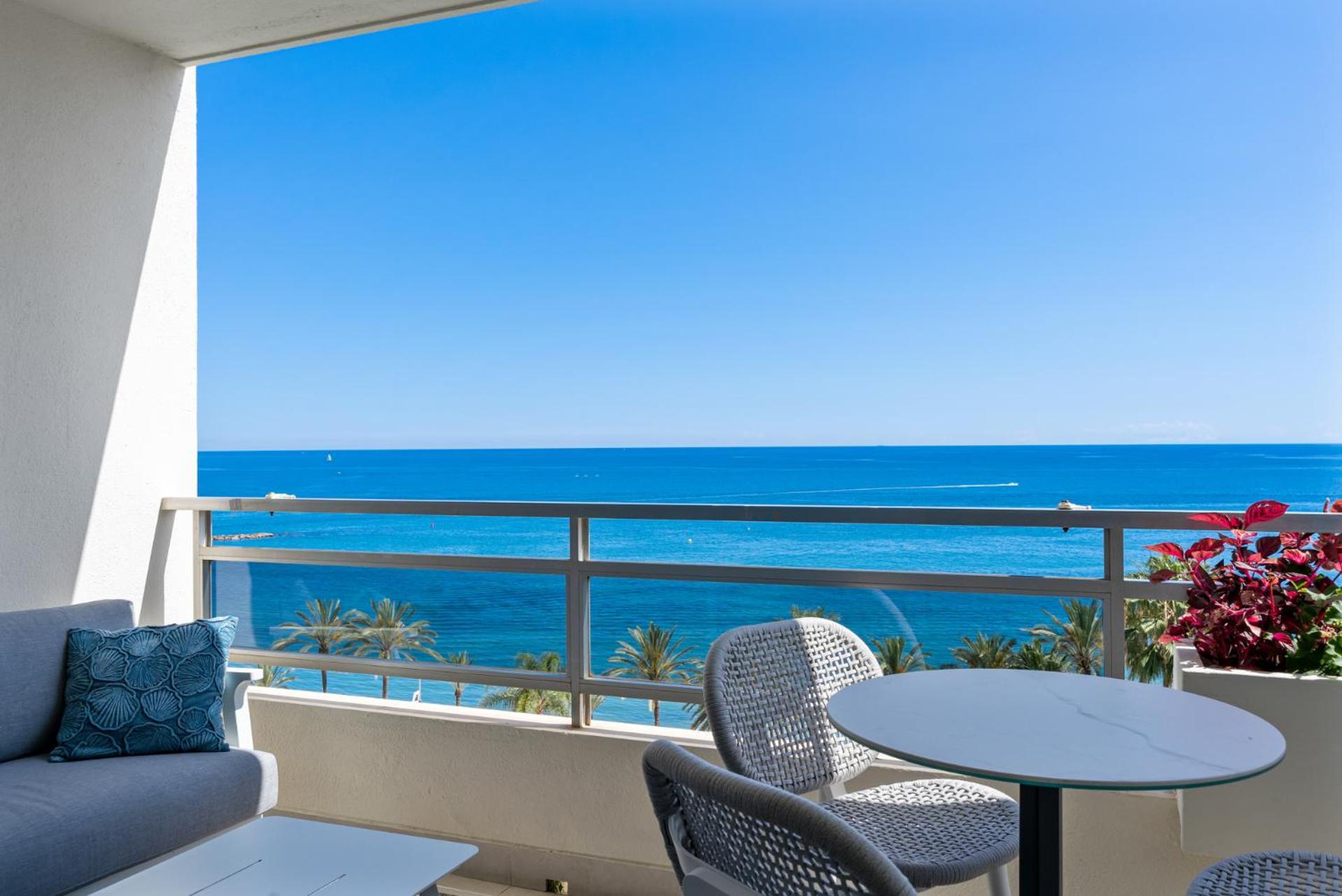 Beach Front Apartment With Pool マルベーリャ エクステリア 写真